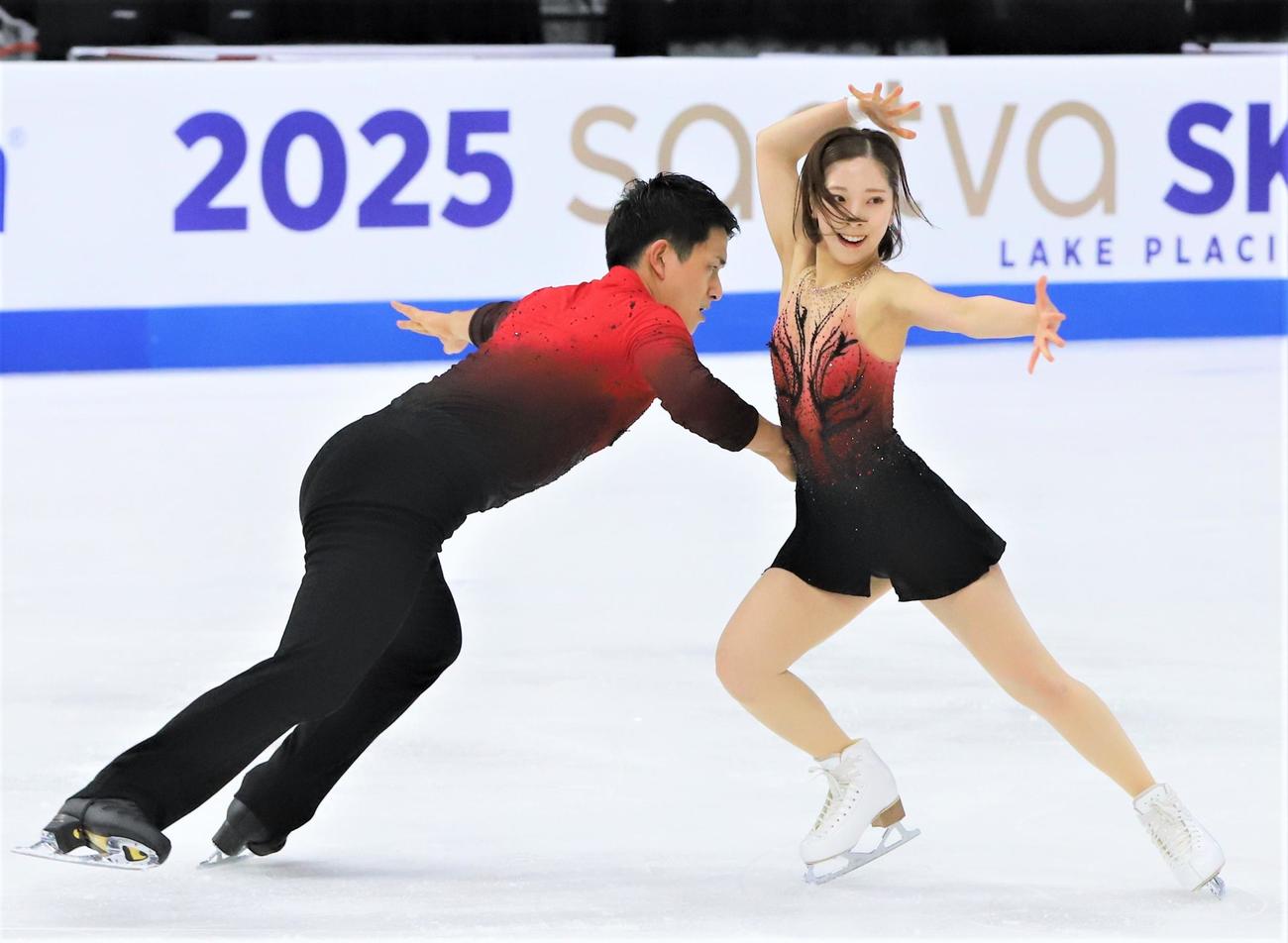GPシリーズ・スケートアメリカ　SP当日の公式練習に臨む木原（左）三浦組（撮影・藤塚大輔）