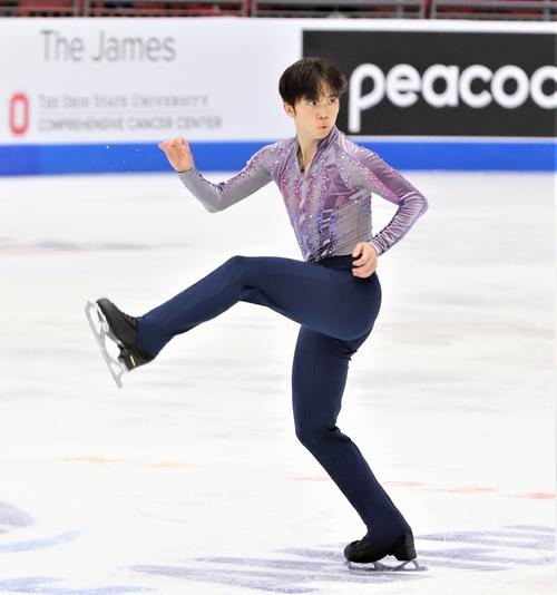 GPシリーズ・スケートアメリカ SP当日の公式練習に臨む友野(撮影・藤塚大輔)
