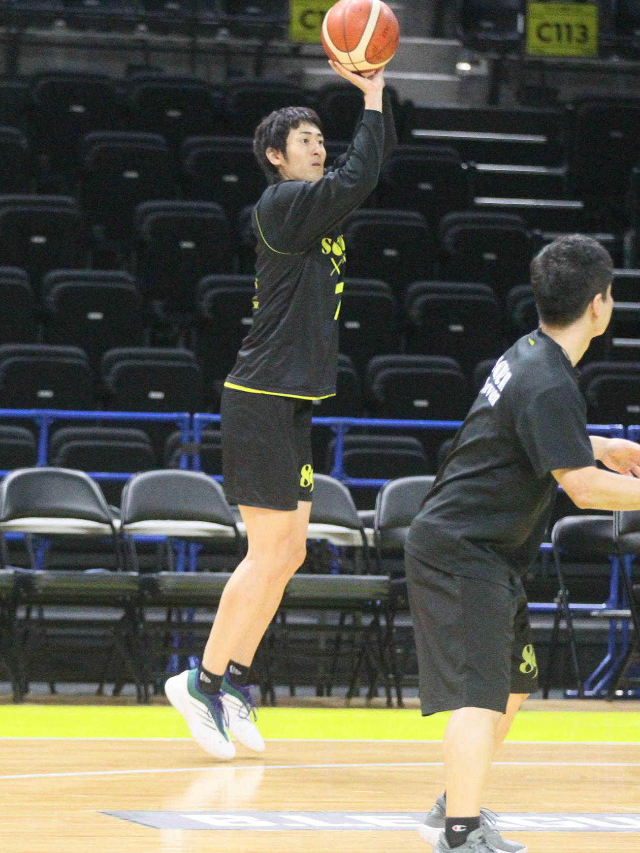 前日練習で3点シュートを狙うB1仙台船生（撮影・高橋香奈）