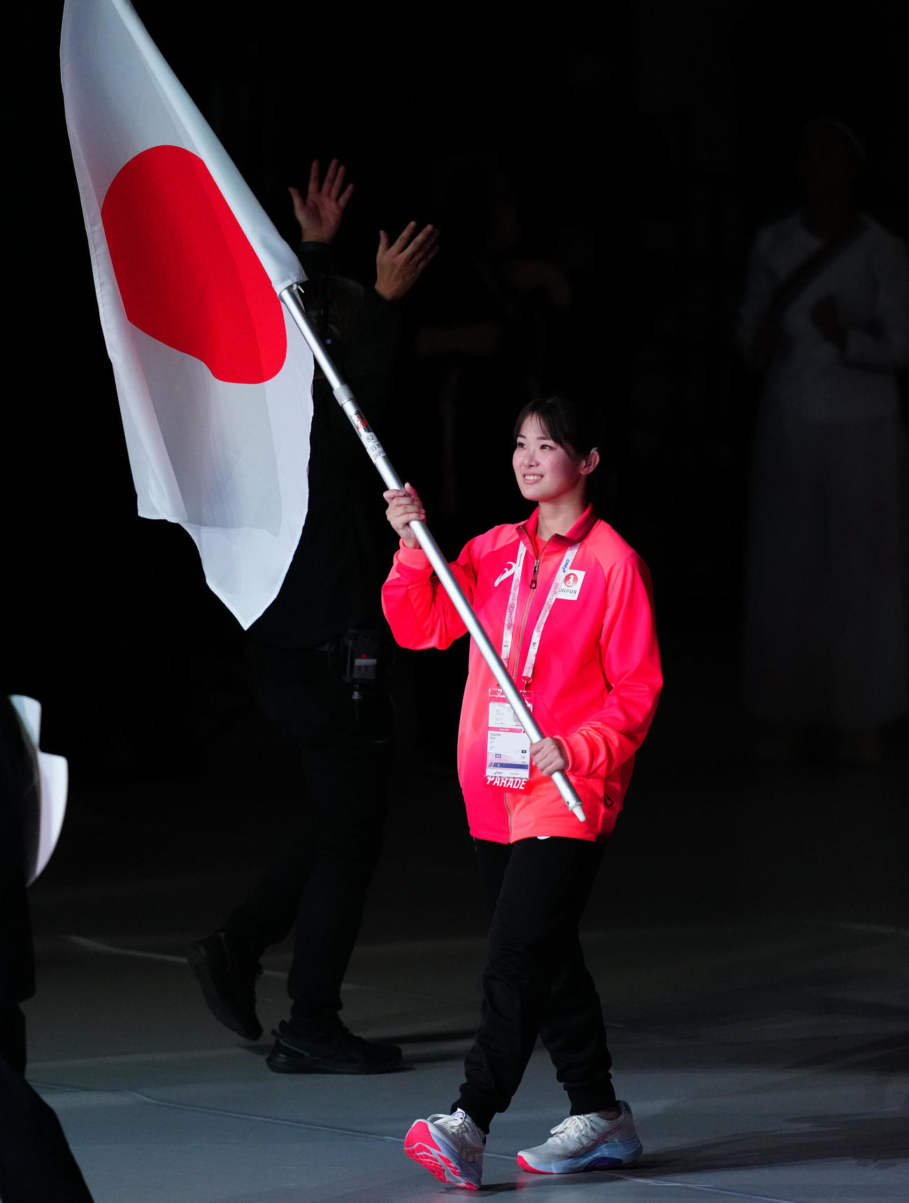 デフリンピック開会式　日本選手団の旗手を務めた小倉（撮影・鈴木みどり）