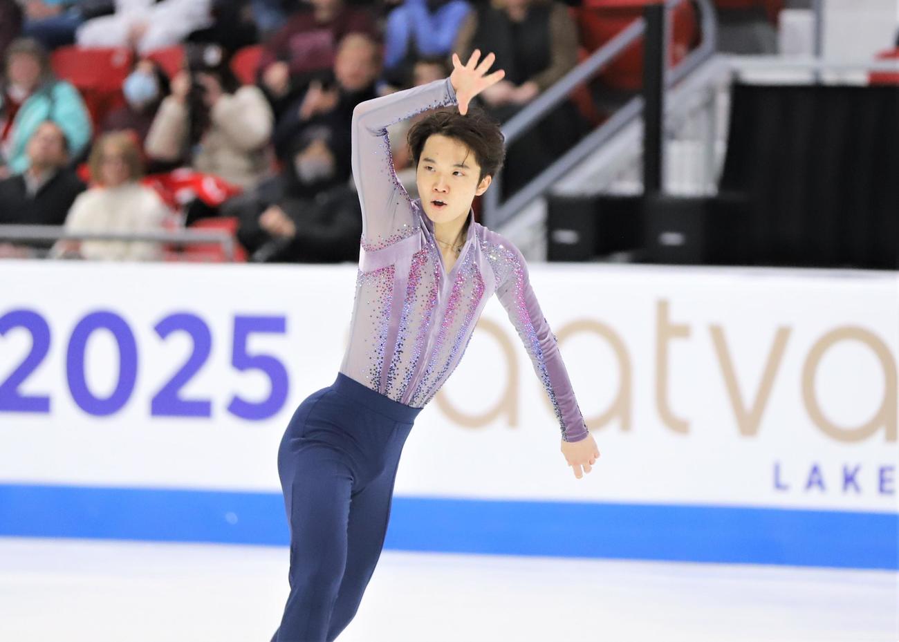 GPシリーズ・スケートアメリカ　男子SPで演技を披露する友野（撮影・藤塚大輔）
