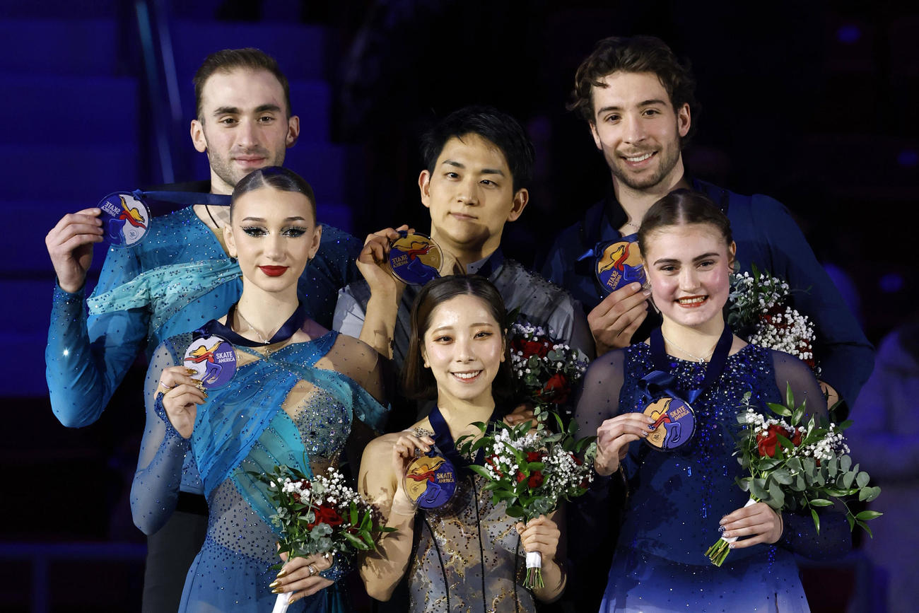 ペアで優勝した三浦璃来（中央下）、木原龍一組（共同）