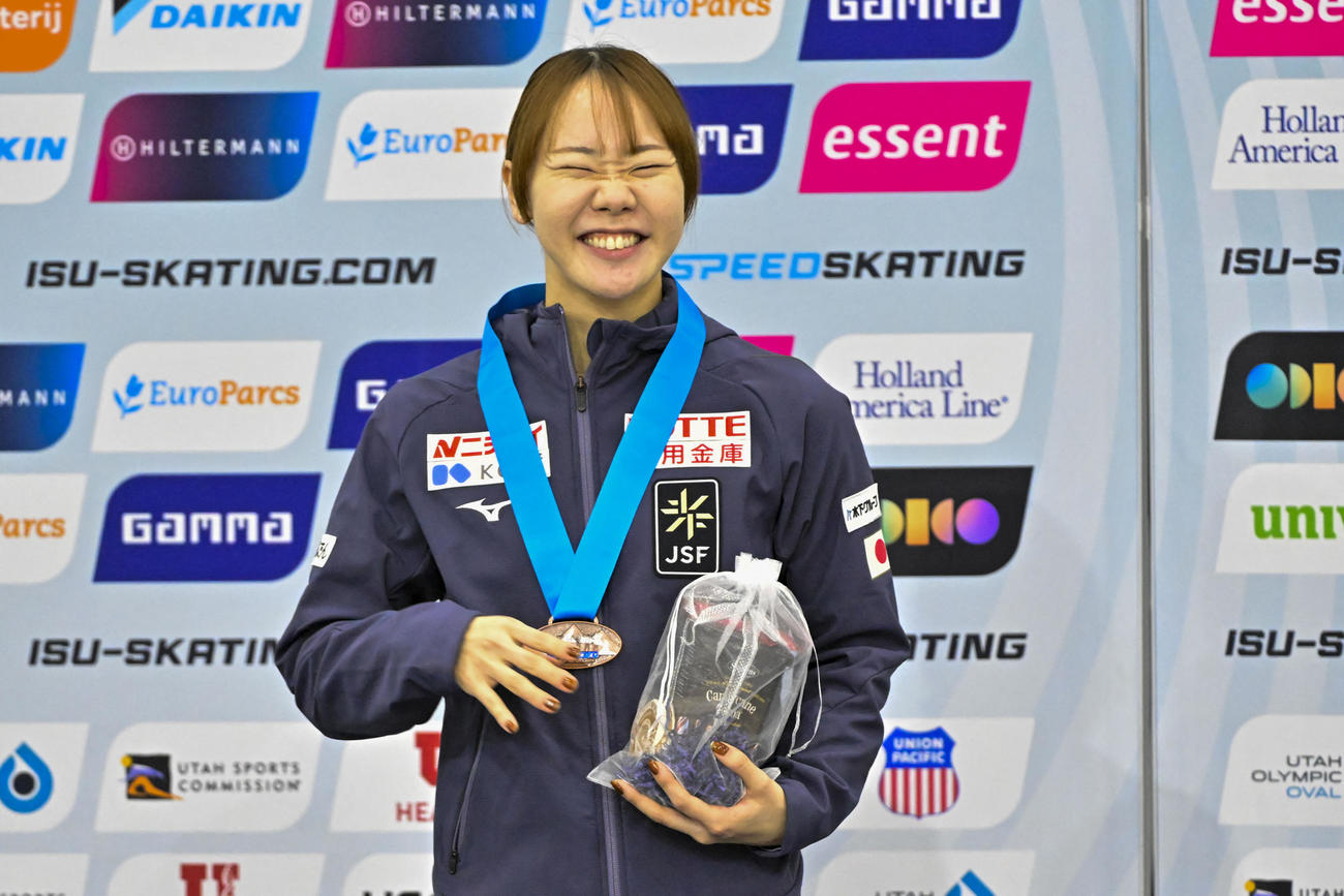 女子500メートルで3位となり笑顔を見せる吉田雪乃（Peter Creveling-Imagn Image＝ロイター）