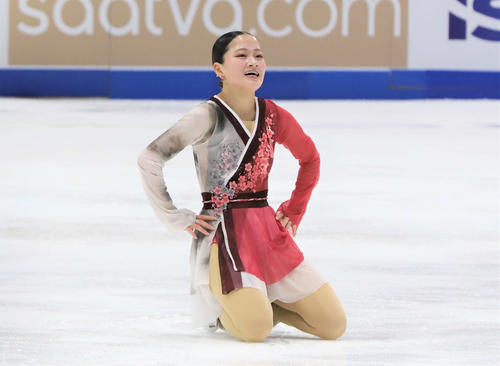 GPシリーズ・スケートアメリカ　女子フリーの演技後にリンクに膝をつく渡辺（撮影・藤塚大輔）
