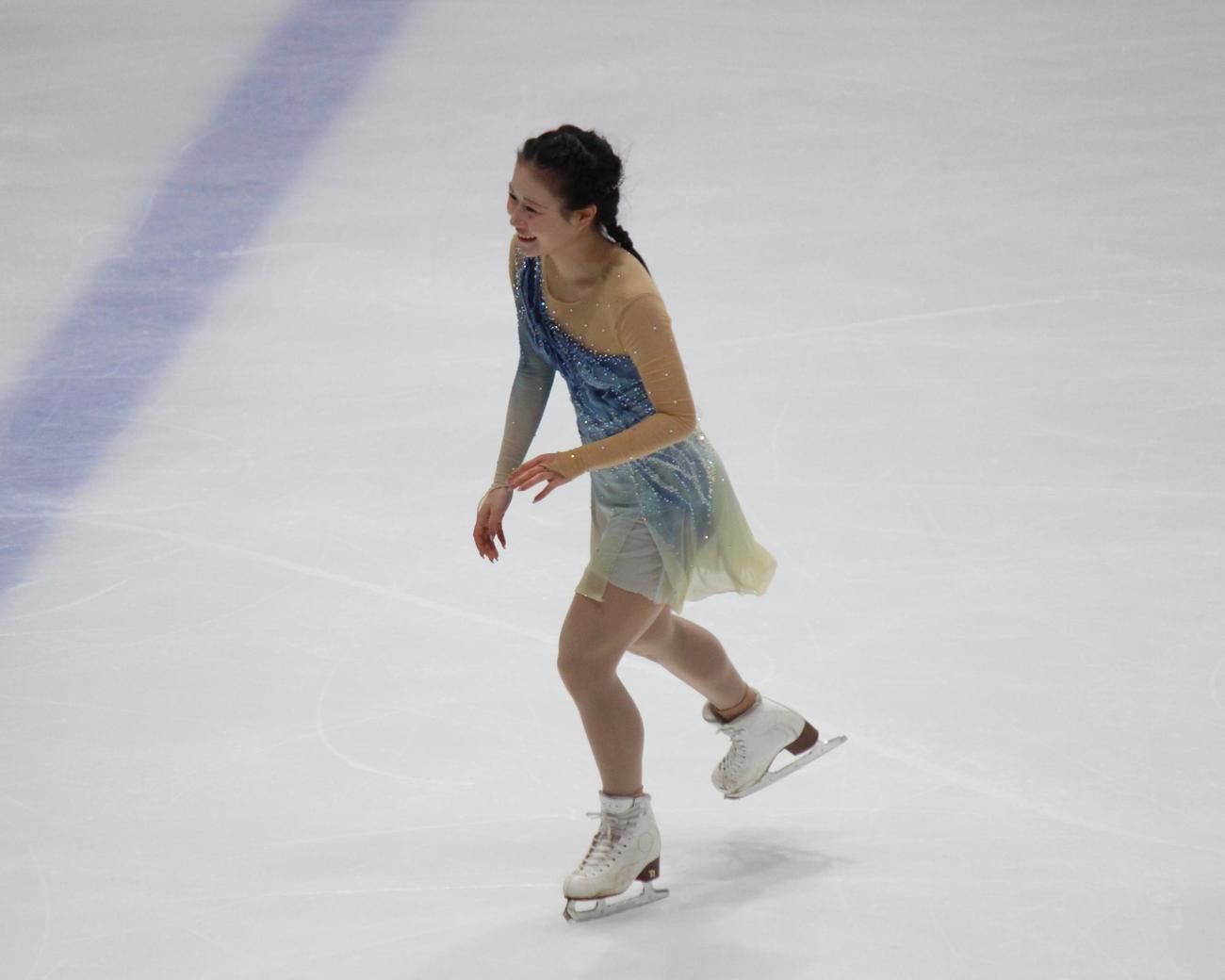 東京都民大会で演技を終えて笑みを浮かべる河辺愛菜（撮影・勝部晃多）