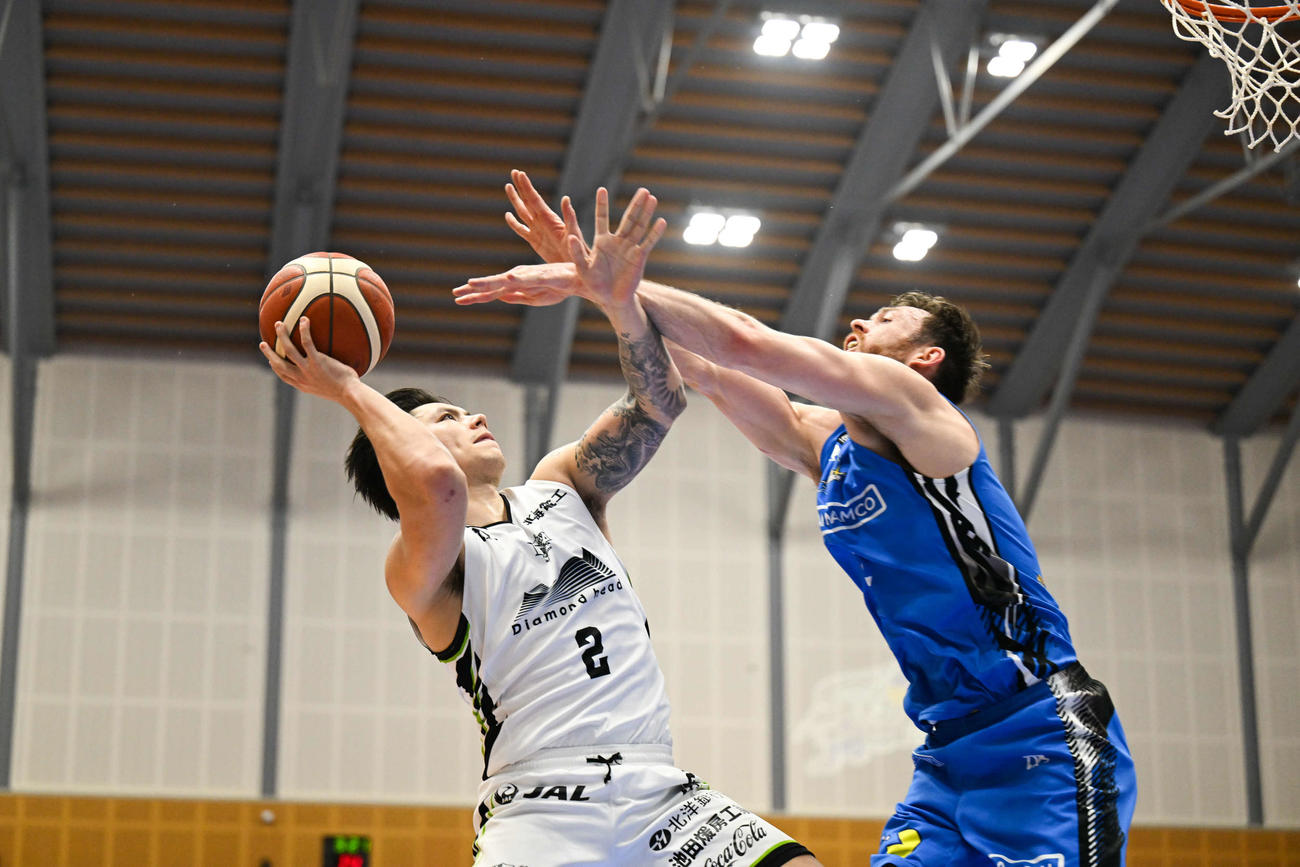 シュートを打つレバンガ北海道のラモス　（C）B．LEAGUE