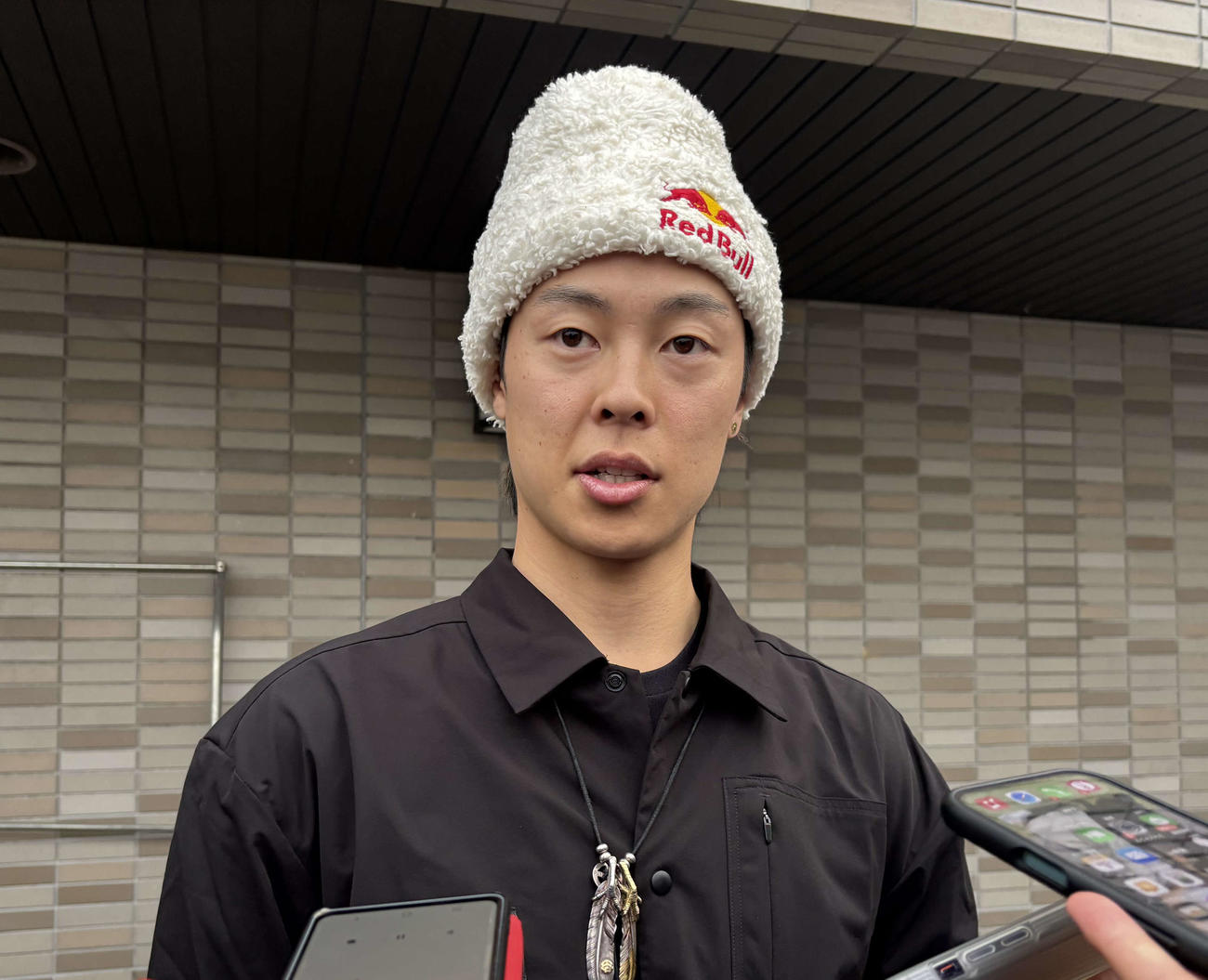 公式練習後、取材に応じる小林陵（撮影・保坂果那）