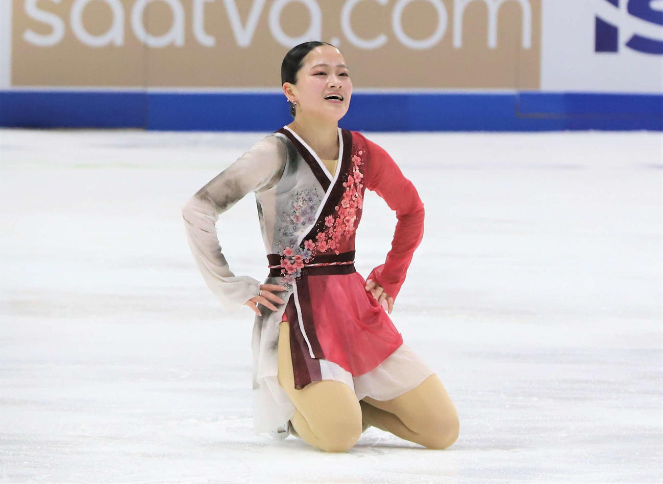 GPシリーズ・スケートアメリカ　女子フリーの演技後にリンクに膝をつく渡辺（撮影・藤塚大輔）