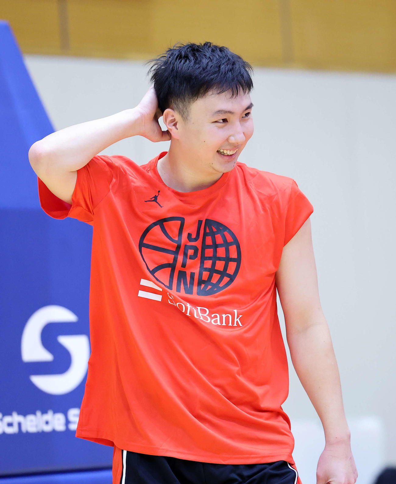 練習中、笑顔を見せるバスケ男子日本代表の富永（2025年11月17日撮影）