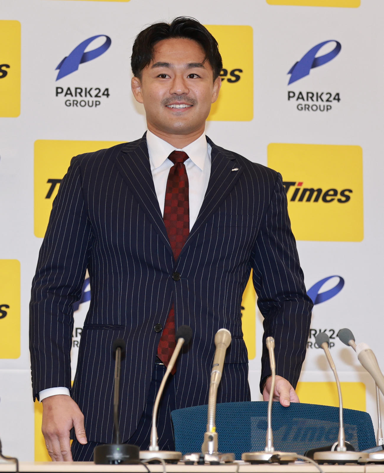 引退会見を行うパリ五輪柔道男子73キロ級銅メダリストの橋本（撮影・野上伸悟）