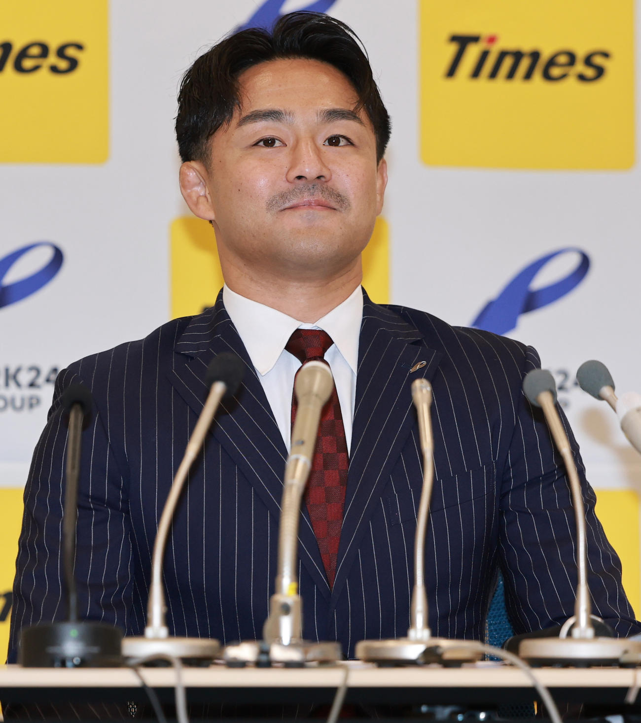 引退会見を行うパリ五輪柔道男子73キロ級銅メダリストの橋本（撮影・野上伸悟）