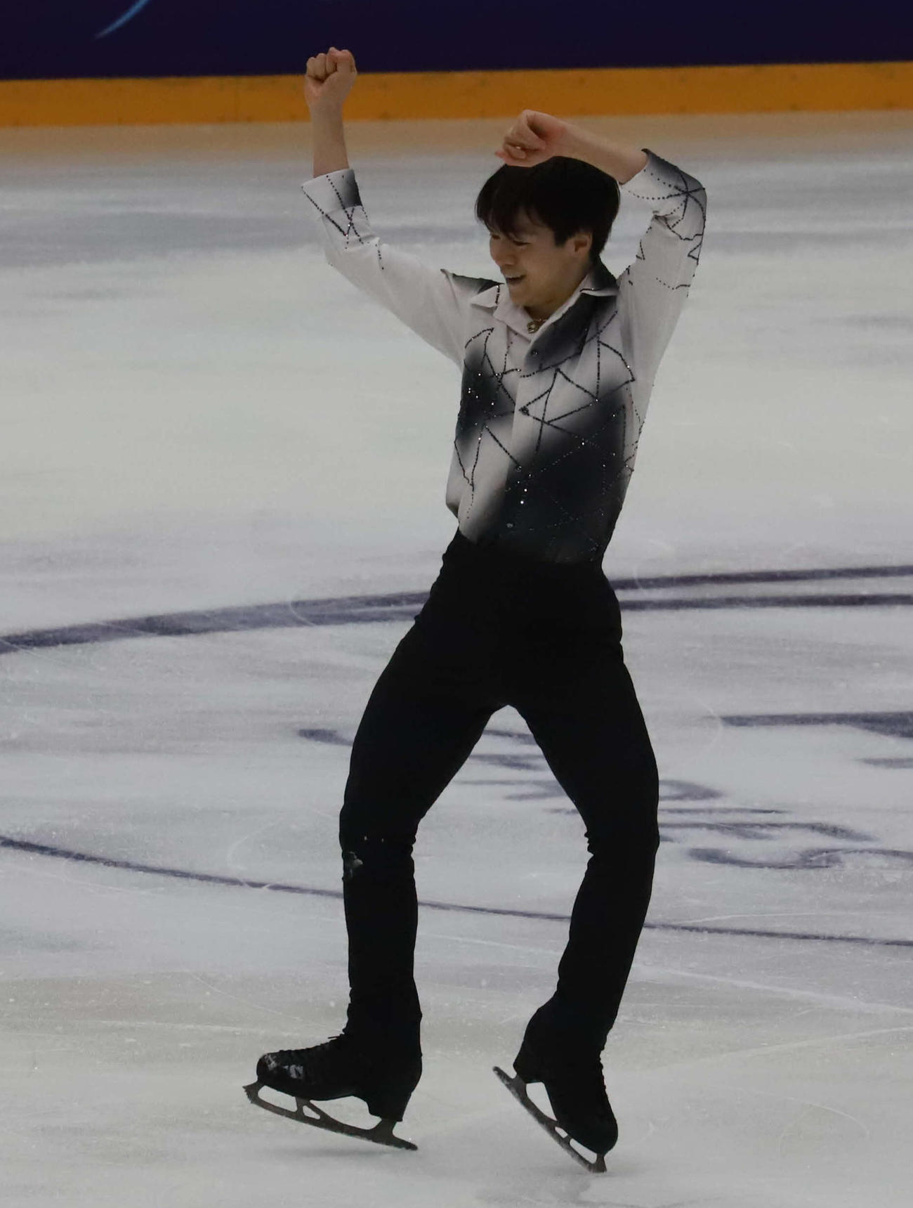 GPフィンランド大会男子SP　演技を披露する鍵山優真（撮影・松本航）