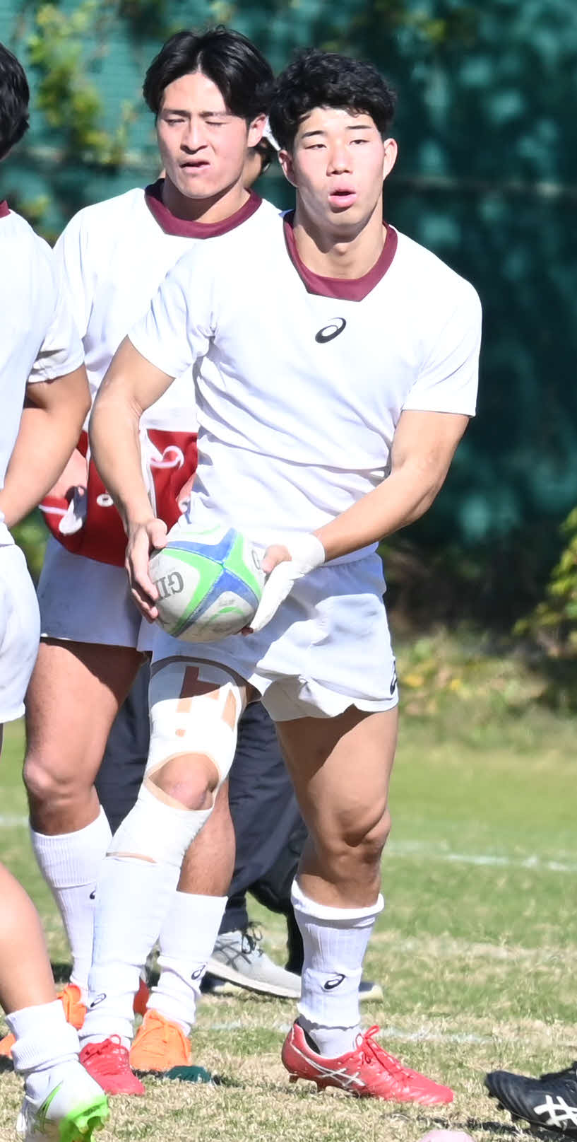 早慶戦の前日練習に臨む早大の矢崎（撮影・飯岡大暉）