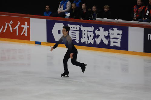 GPフィンランド大会男子フリー　演技に臨む鍵山優真（撮影・松本航）