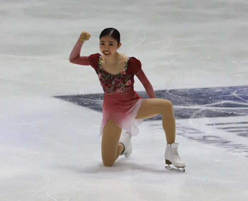 GPフィンランド大会女子フリー　ガッツポーズで喜びを表現する千葉百音（撮影・松本航）