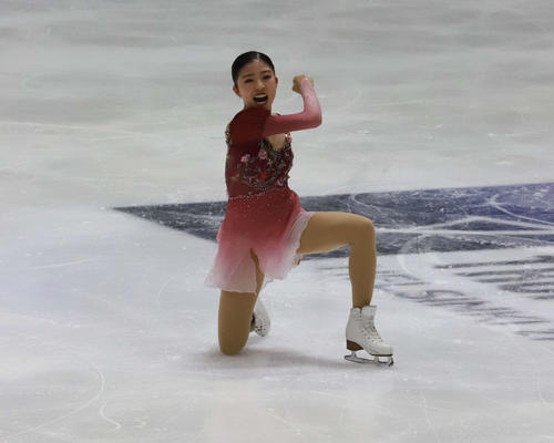 GPフィンランド大会女子フリー　ガッツポーズで喜びを表現する千葉百音（撮影・松本航）