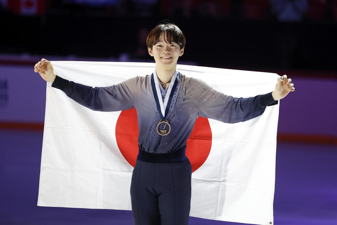 男子で優勝した鍵山優真（共同）