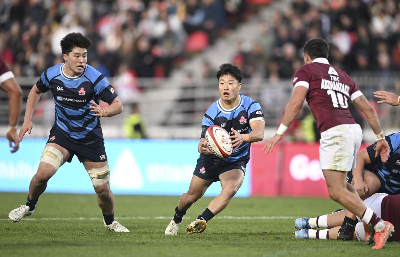 ジョージア戦で攻め込む斎藤(c) JRFU（共同）