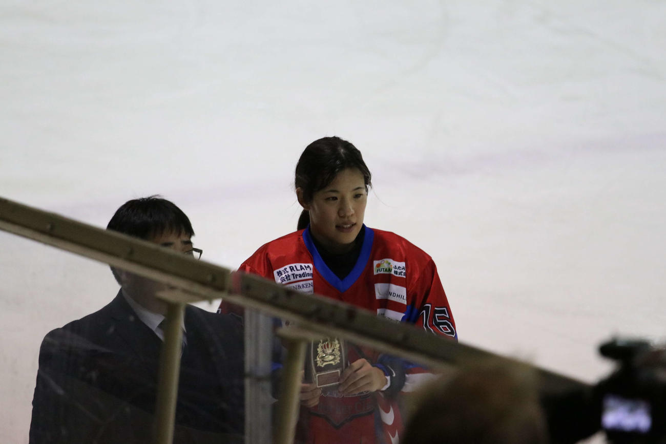 試合後、表彰されるダイシンの浮田