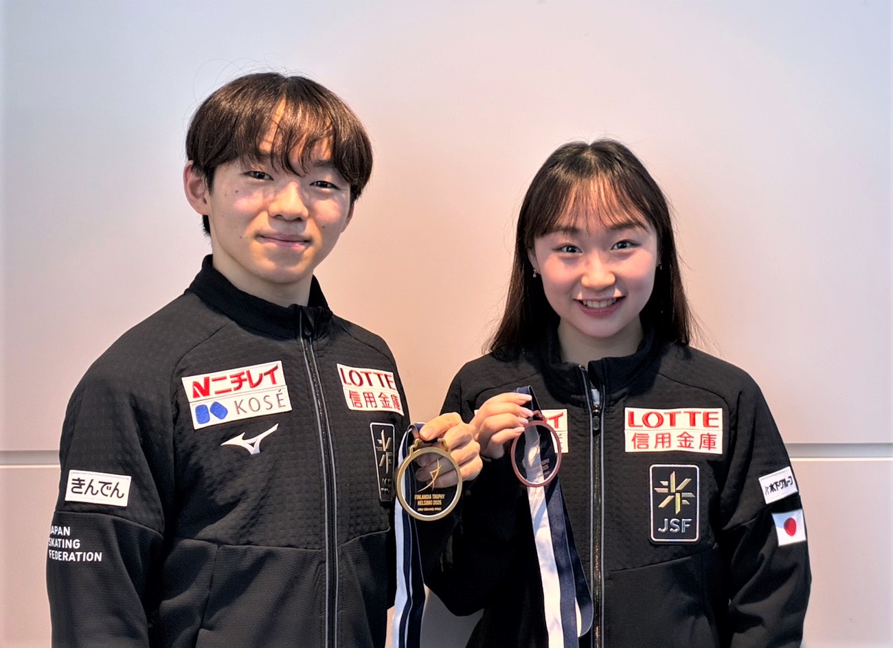 GPシリーズ第6戦フィンランド大会から帰国した鍵山（左）と松生（撮影・藤塚大輔）