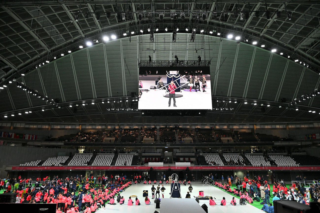 デフリンピック閉会式を前にパフォーマンスが披露される（撮影・滝沢徹郎）