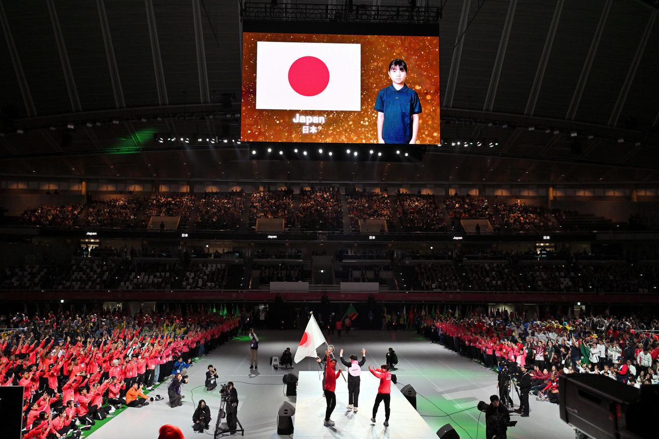 デフリンピック閉会式で入場する日本（撮影・滝沢徹郎）