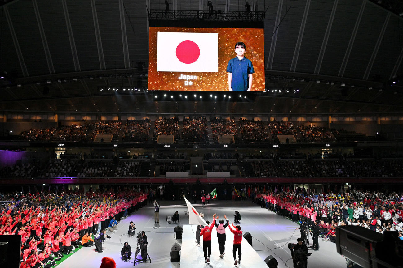 デフリンピック閉会式で入場する日本（撮影・滝沢徹郎）