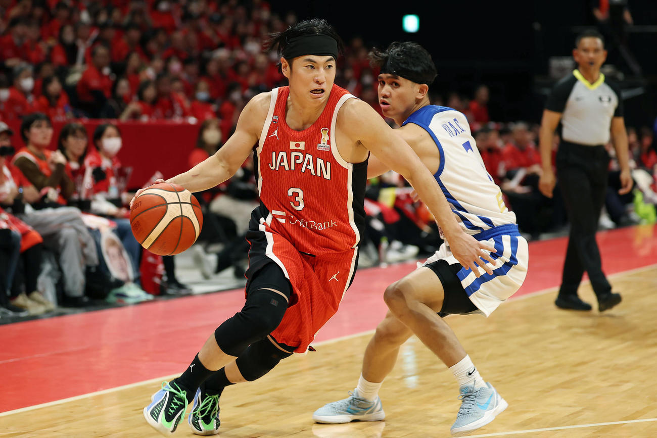 日本対台湾　第1Q、ドリブルで攻め込む安藤（撮影・前田充）