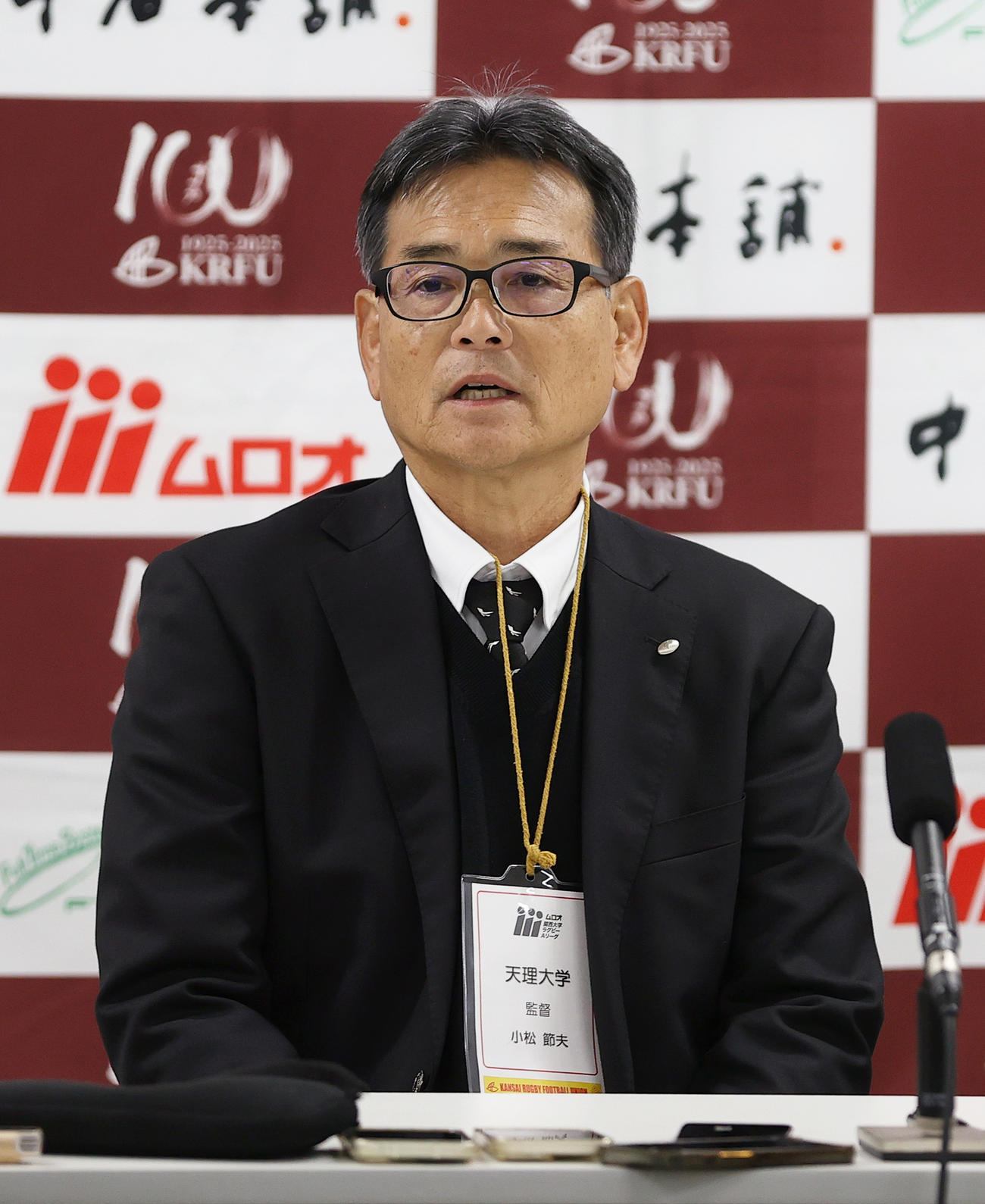 天理大対京産大　優勝を決め会見で話す天理大小松監督（撮影・上山淳一）