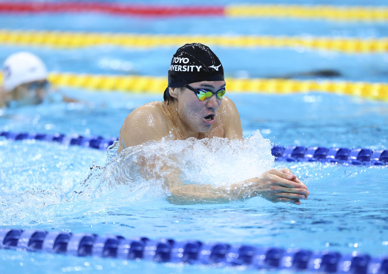 男子200メートル個人メドレー決勝　バタフライを泳ぐ松下（撮影・増田悦実）