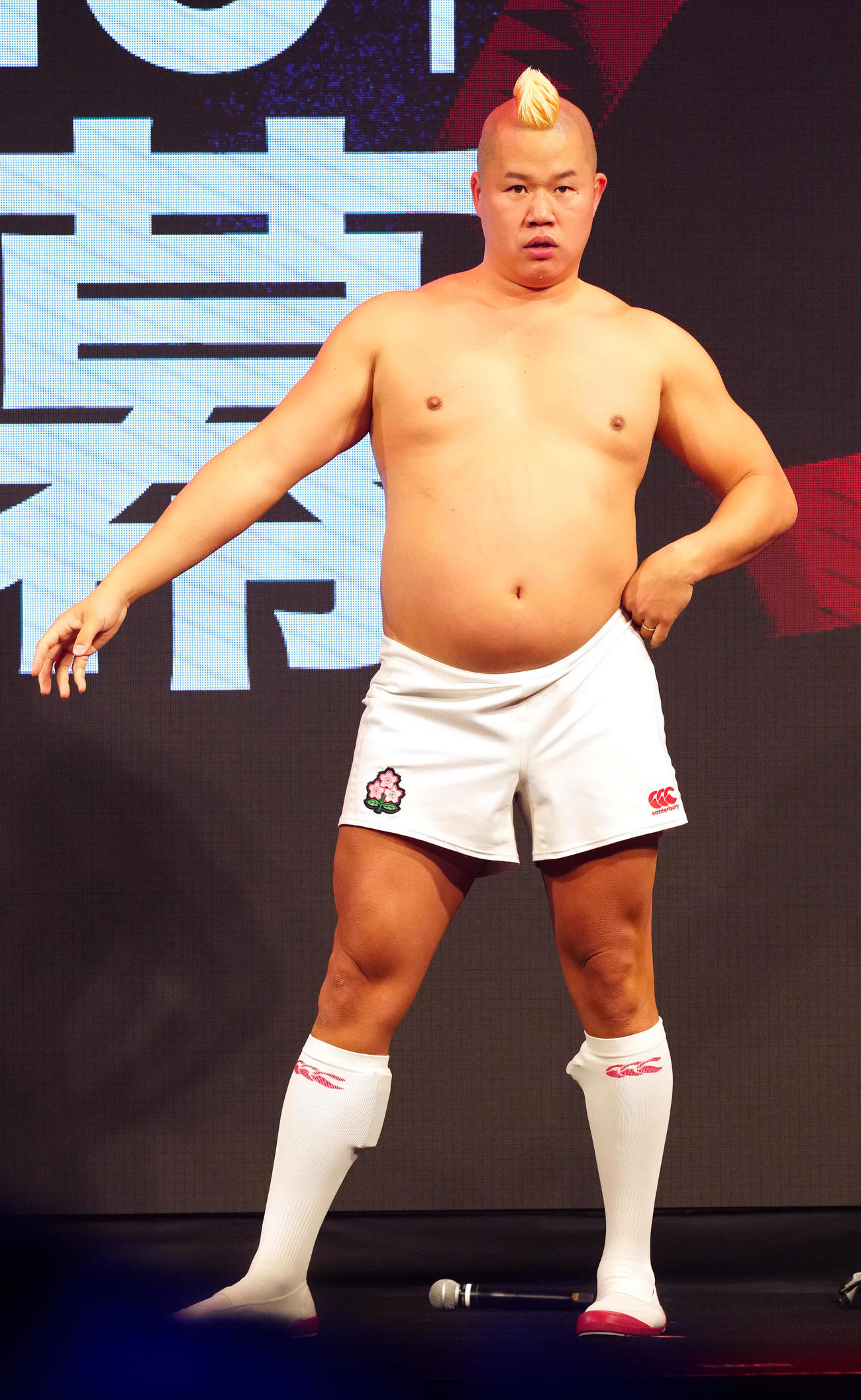 リーグワン開幕前メディアカンファレンスで登場するラグビー芸人のしんや（撮影・江口和貴）