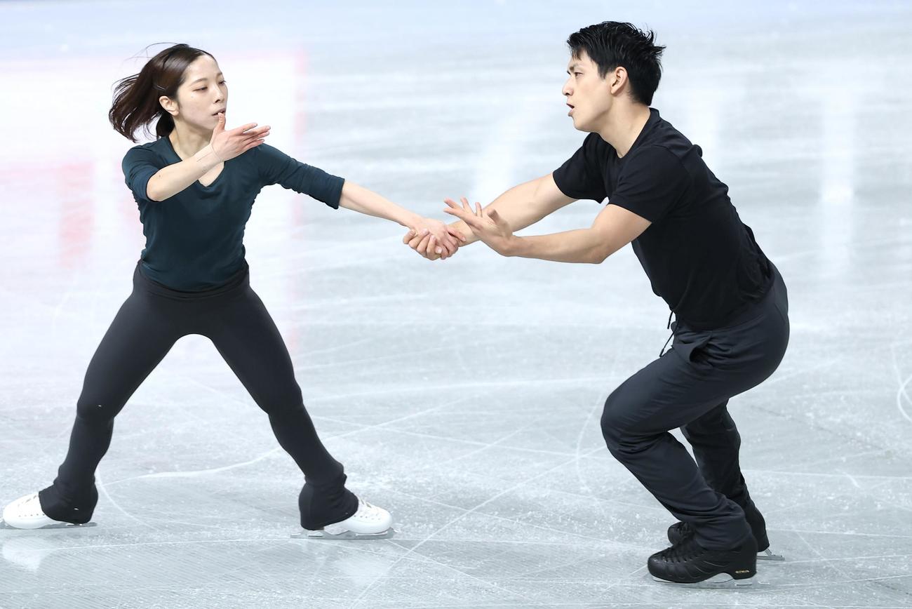 公式練習に臨む三浦（左）、木原組（撮影・前田充）＝2025年12月3日、IGアリーナ