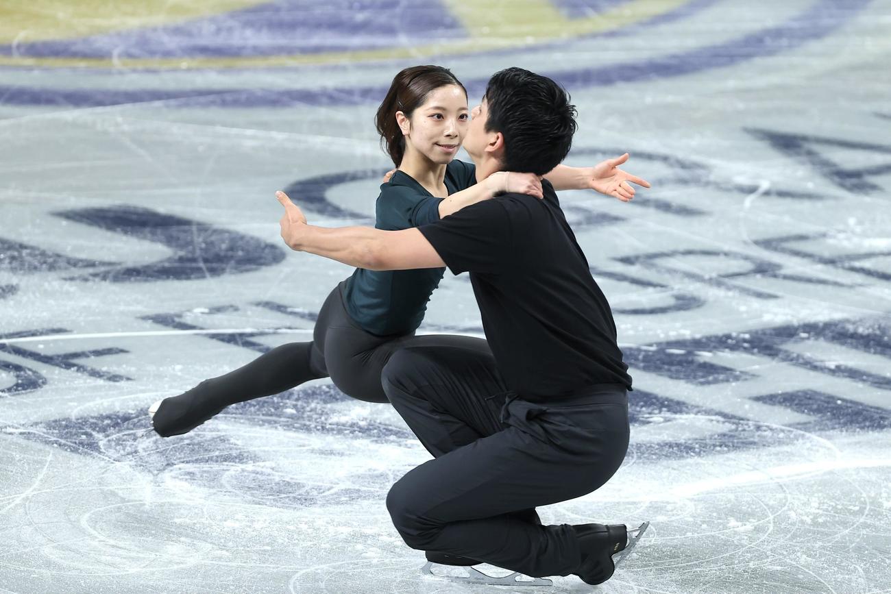 公式練習に臨む三浦（左）、木原組（撮影・前田充）＝2025年12月3日、IGアリーナ