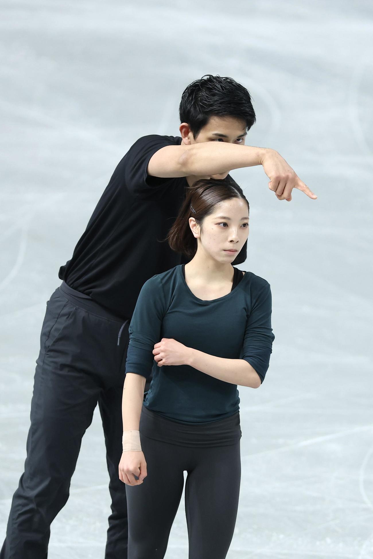 公式練習に臨む三浦（手前）、木原組（撮影・前田充）＝2025年12月3日、IGアリーナ