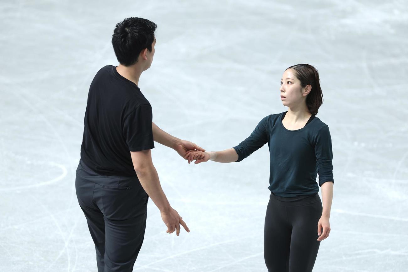 公式練習に臨む三浦（右）、木原組（撮影・前田充）＝2025年12月3日、IGアリーナ