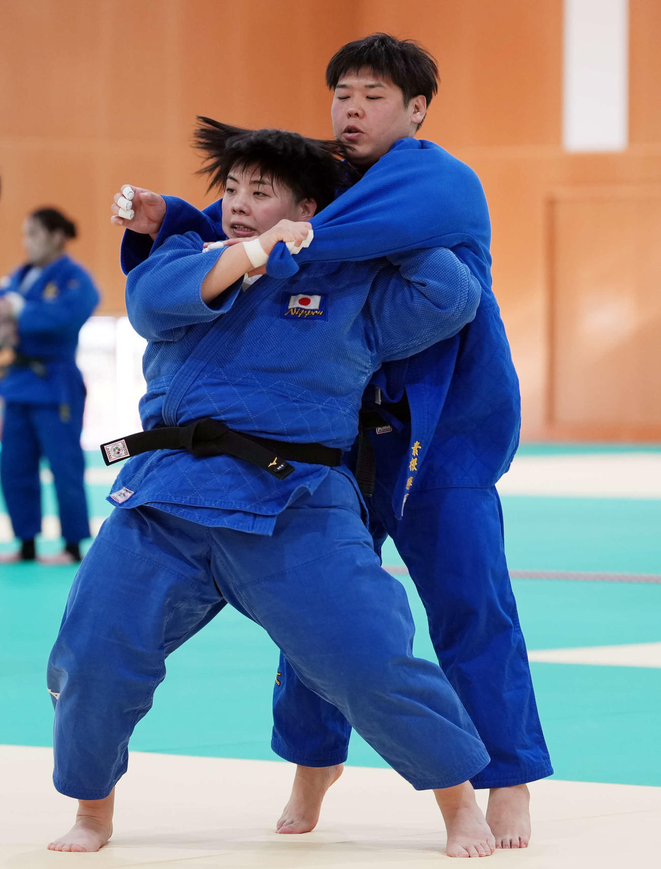 公開練習に臨む女子78キロ超級の素根（左）（撮影・小島史椰）