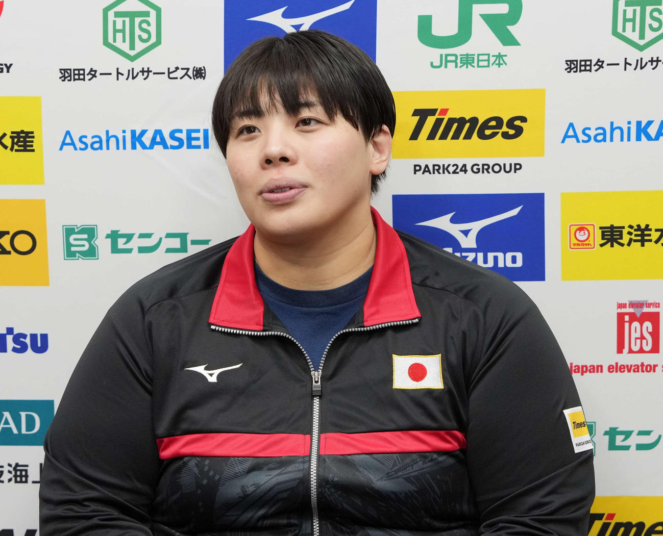 報道陣の質問に答える女子78キロ超級の素根（撮影・小島史椰）