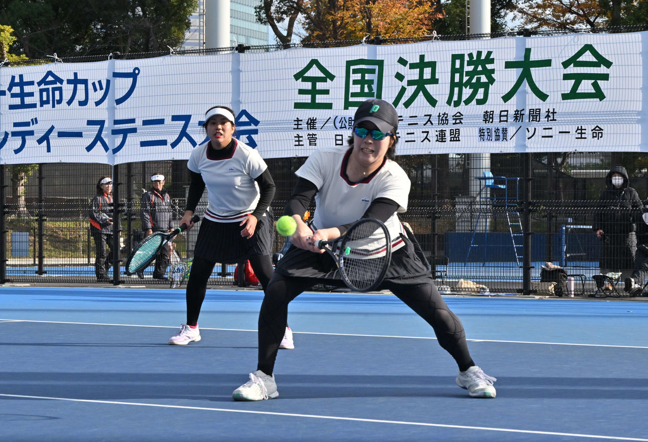 優勝した東京都代表のプレー（朝日新聞社提供　撮影：関口達朗）