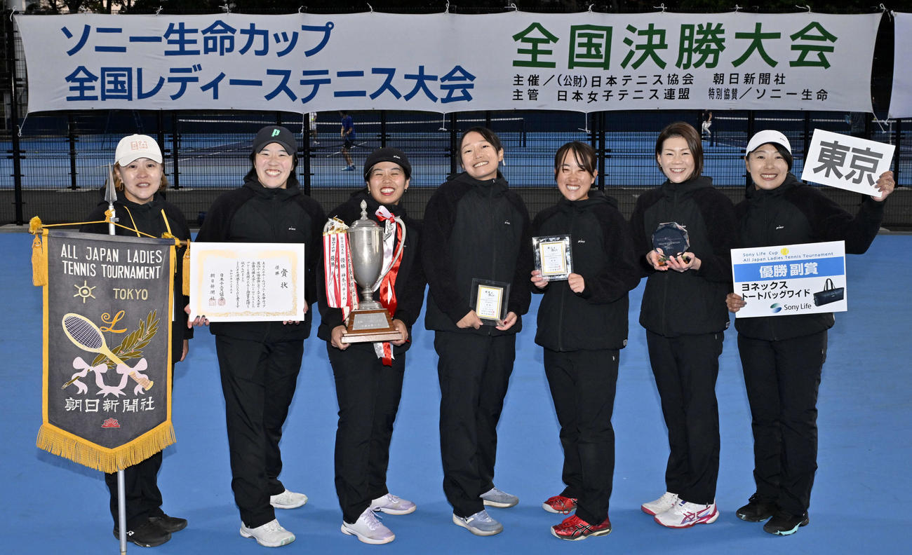 優勝した東京都代表のみなさん（朝日新聞社提供　撮影：関口達朗）