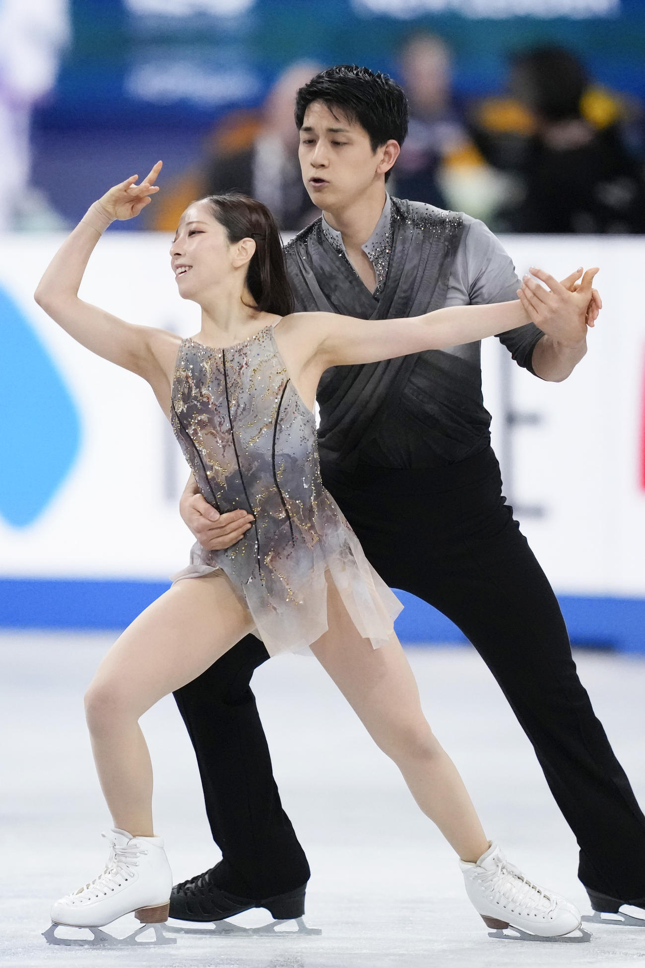 ペアフリー　演技する三浦璃来（左）、木原龍一組＝IGアリーナ(共同)