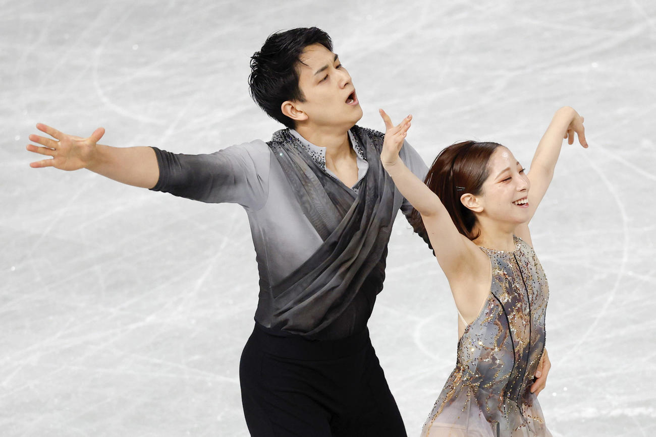 ペアフリー　演技する三浦璃来（右）、木原龍一組＝IGアリーナ(共同)
