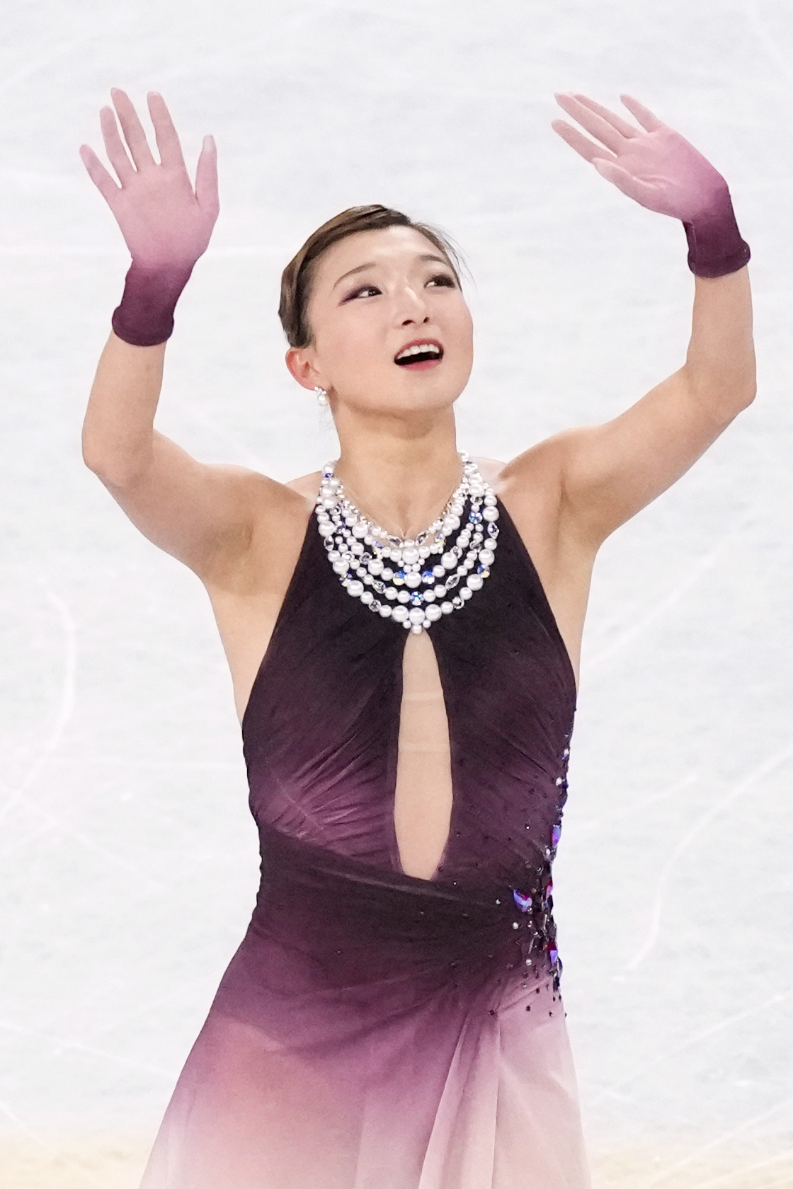 女子フリーの演技を終え、歓声に応える坂本花織＝IGアリーナ（共同）