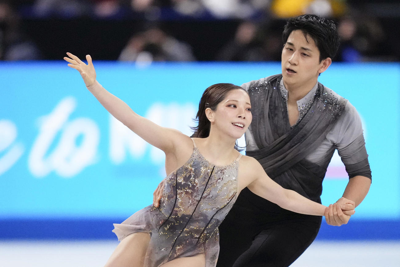 ペアフリー　演技する三浦璃来（左）、木原龍一組＝IGアリーナ(共同)
