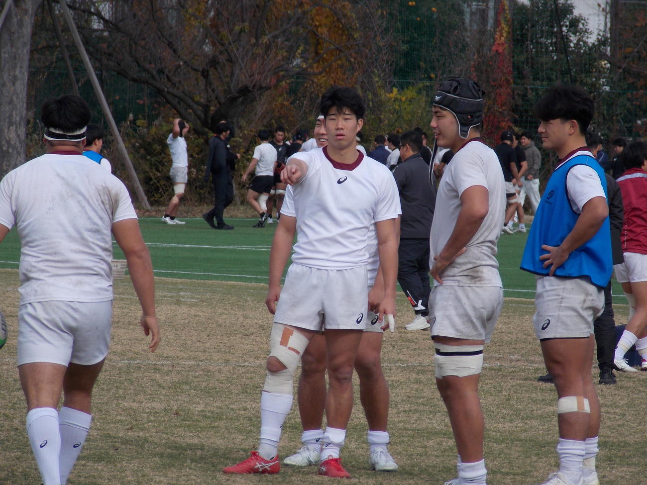 関東大学対抗戦の明大戦に向けて調整した早大FB矢崎由高（左から2人目）（撮影・松本航）