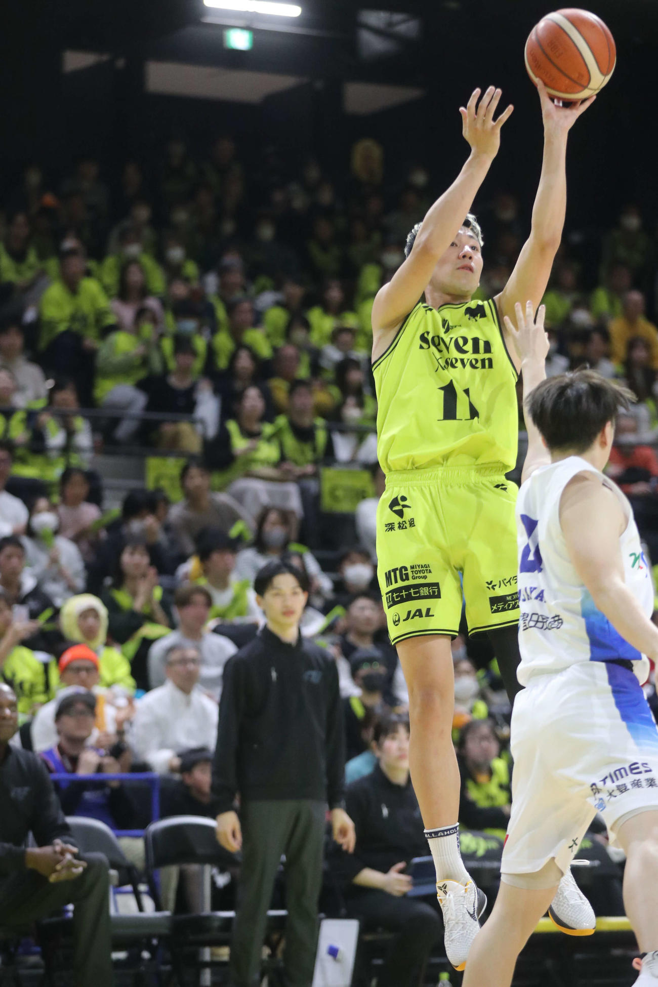仙台対FE名古屋　第4Q、3点シュートを放つB1仙台・荒谷（撮影・高橋香奈）