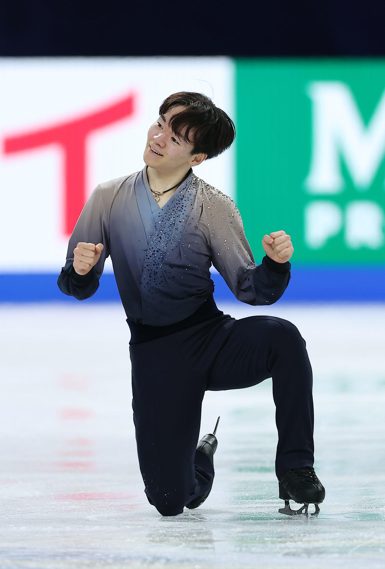 男子フリーの演技を終え、小さくガッツポーズする鍵山（撮影・前田充）