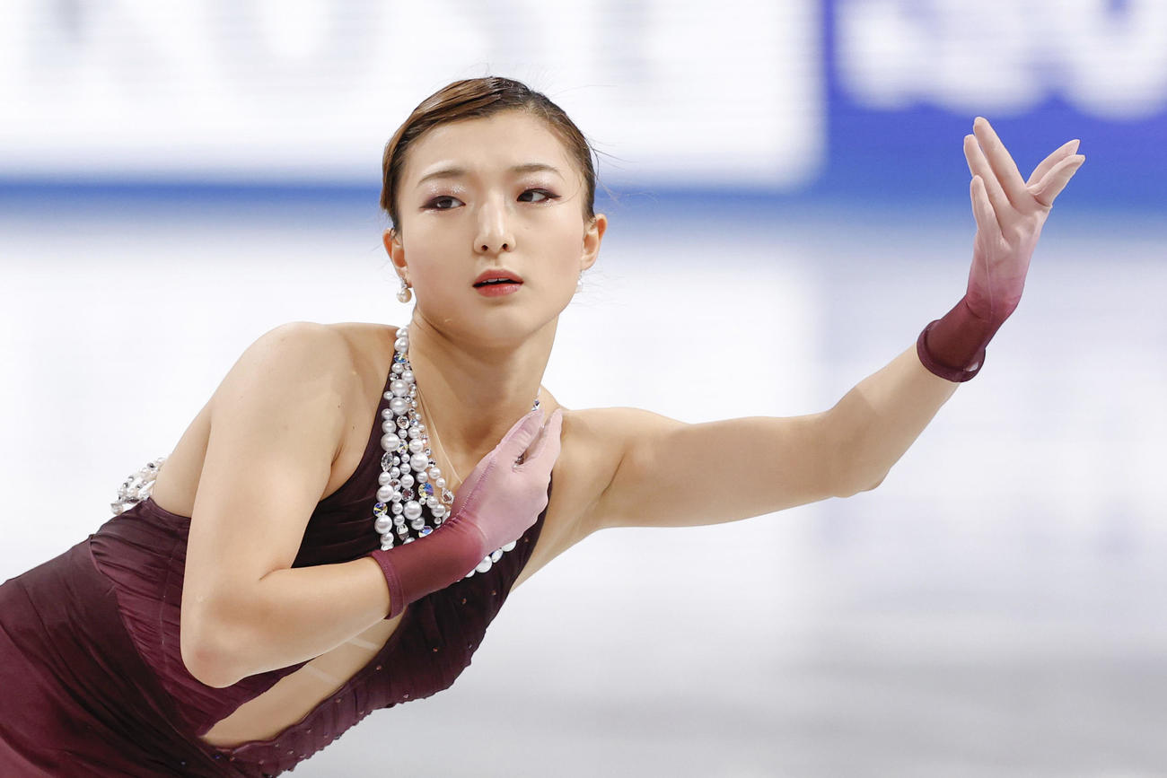 女子フリーの演技を披露する坂本花織（共同）