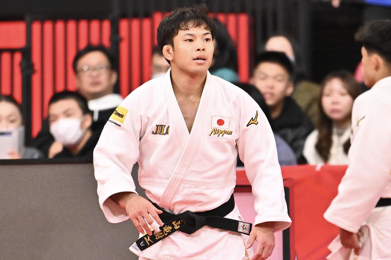 男子60キロ級3回戦で韓国の選手に敗れ引き揚げる永山（撮影・滝沢徹郎）