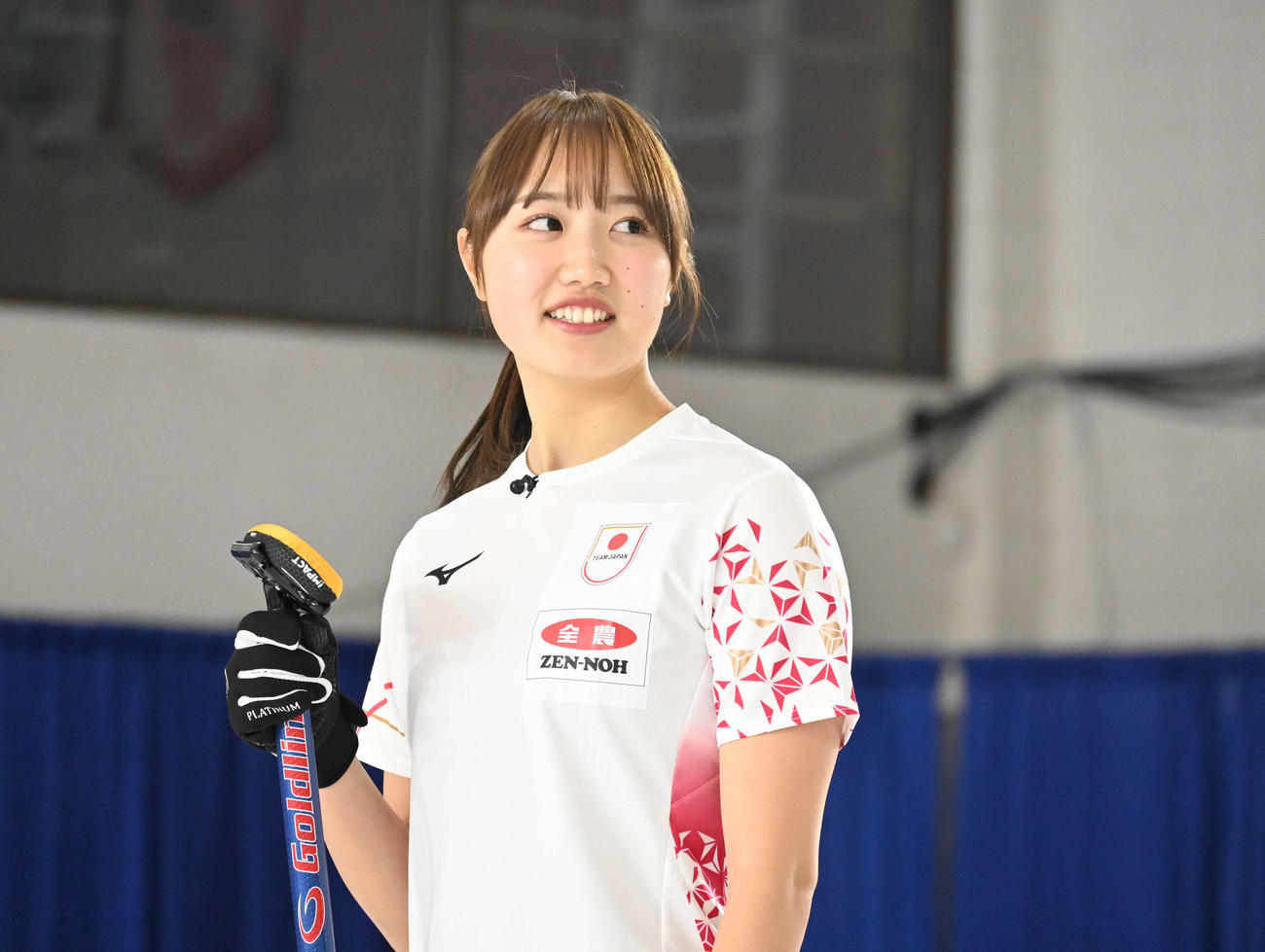 女子日本代表フォルティウスの小林（右）は試合中に笑顔を見せる（撮影・飯岡大暉）