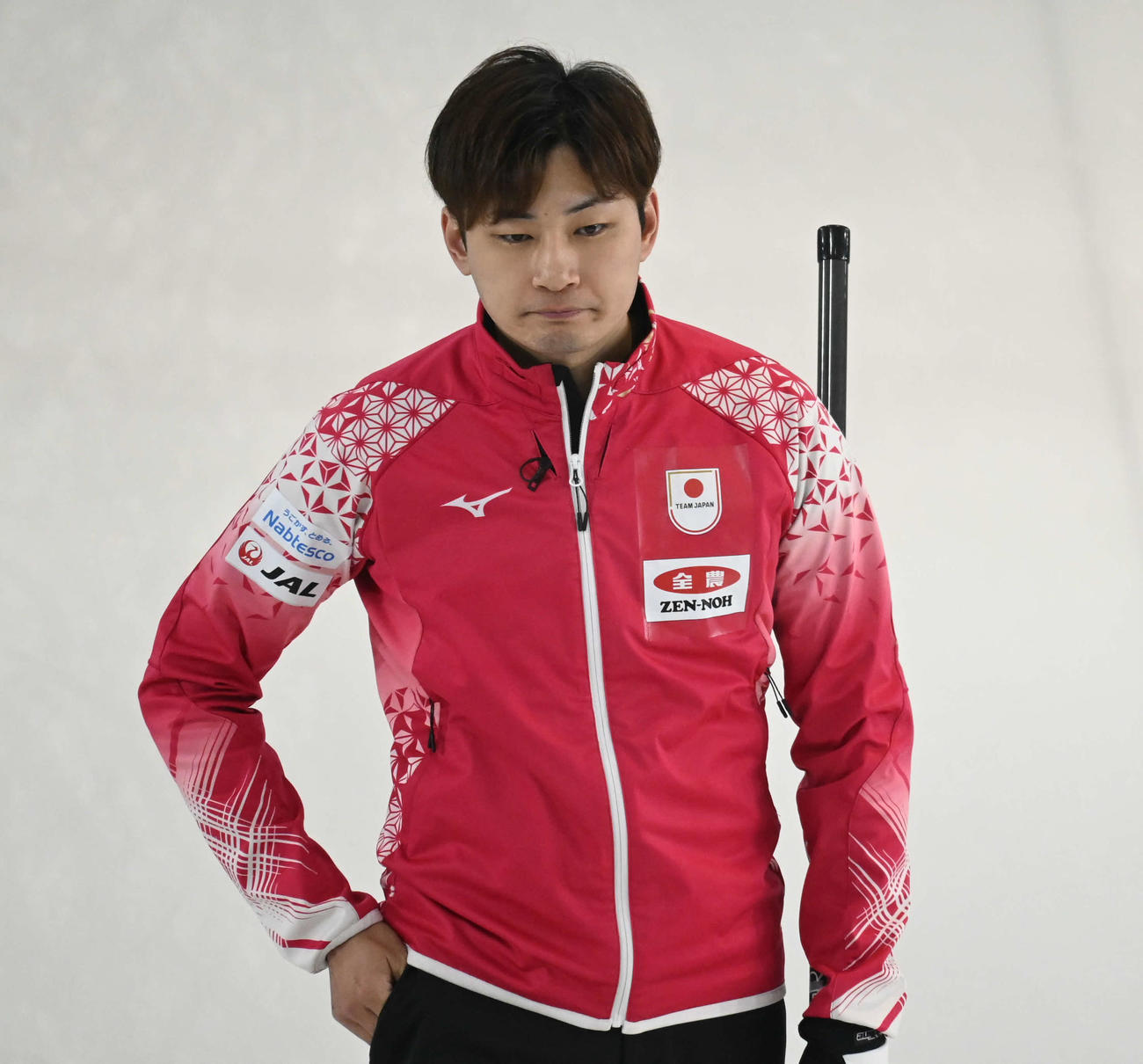2敗目を喫して悔しそうな表情を見せる男子日本代表のフォース柳沢（撮影・飯岡大暉）